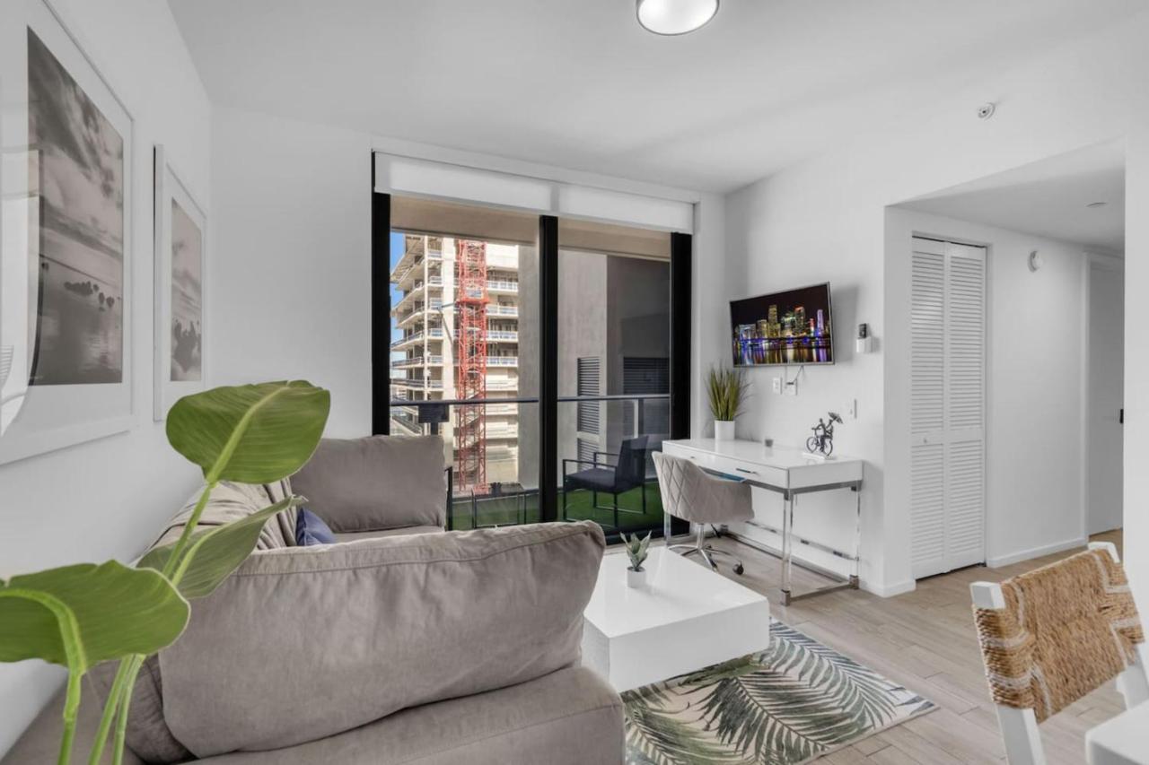 Bayview 2BR Retreat Stunning Views and Pool - Ferienwohnung Miami