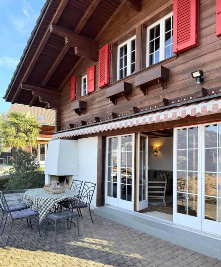 Elegant Family Chalet with Lake and Mountain Views - B&B Leissigen