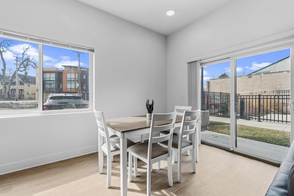 Luxury Lil' Italy 2BR, Sleeps 6 Free, Parking Gym - Ferienwohnung Cleveland