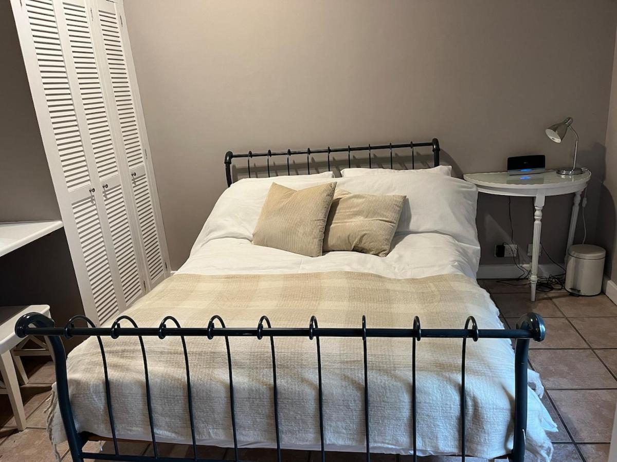 Coombe Cottage - Ferienwohnung Worcester Park