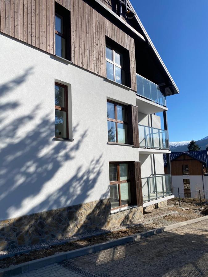 Apartament Szklarska Krokus2 - szlaki w góry 100 metrów, światłowód, WiFi, AGD, parking bezpłatny, wysoki standard - Chambres d'hôtes Szklarska Poręba