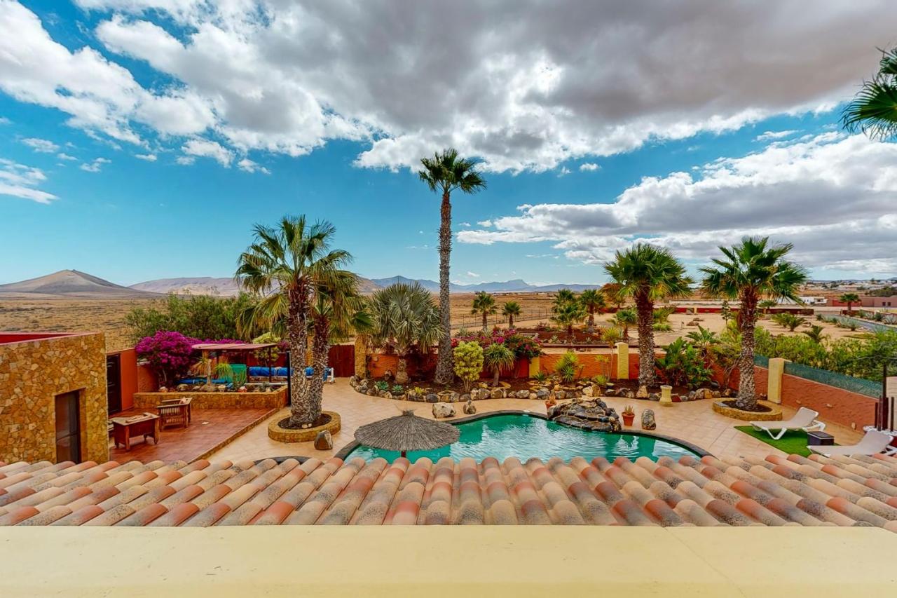 Villa Cora - Traumvilla mit privatem Tennisplatz & beheiztem Pool - Bed and Breakfast Triquivijate