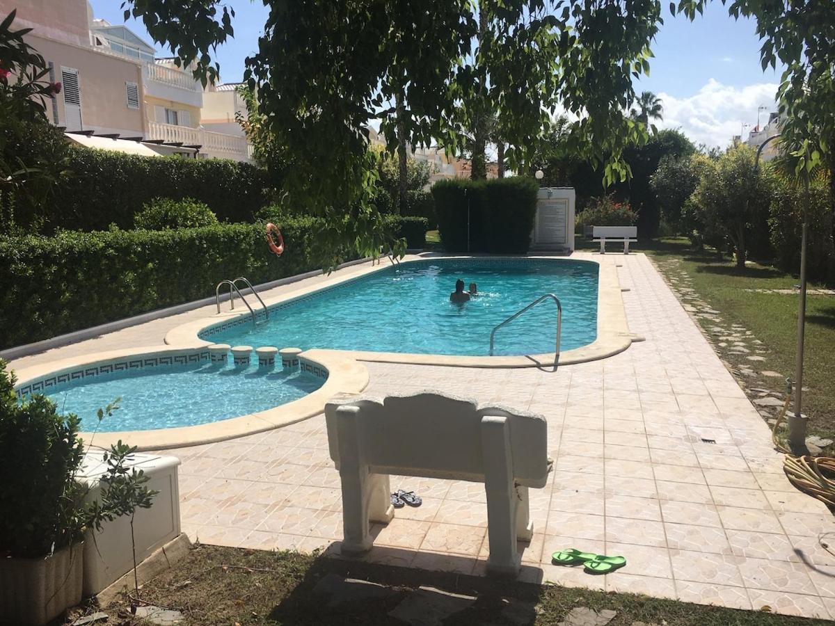 Guardamar - 3 Bedroom House - 10 mins walk to beach - Chambres d'hôtes El Moncayo
