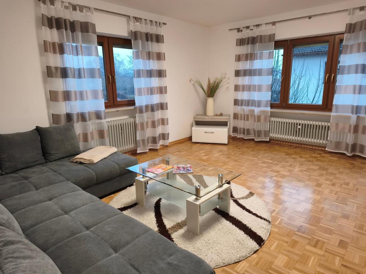 Apartment mit Balkon