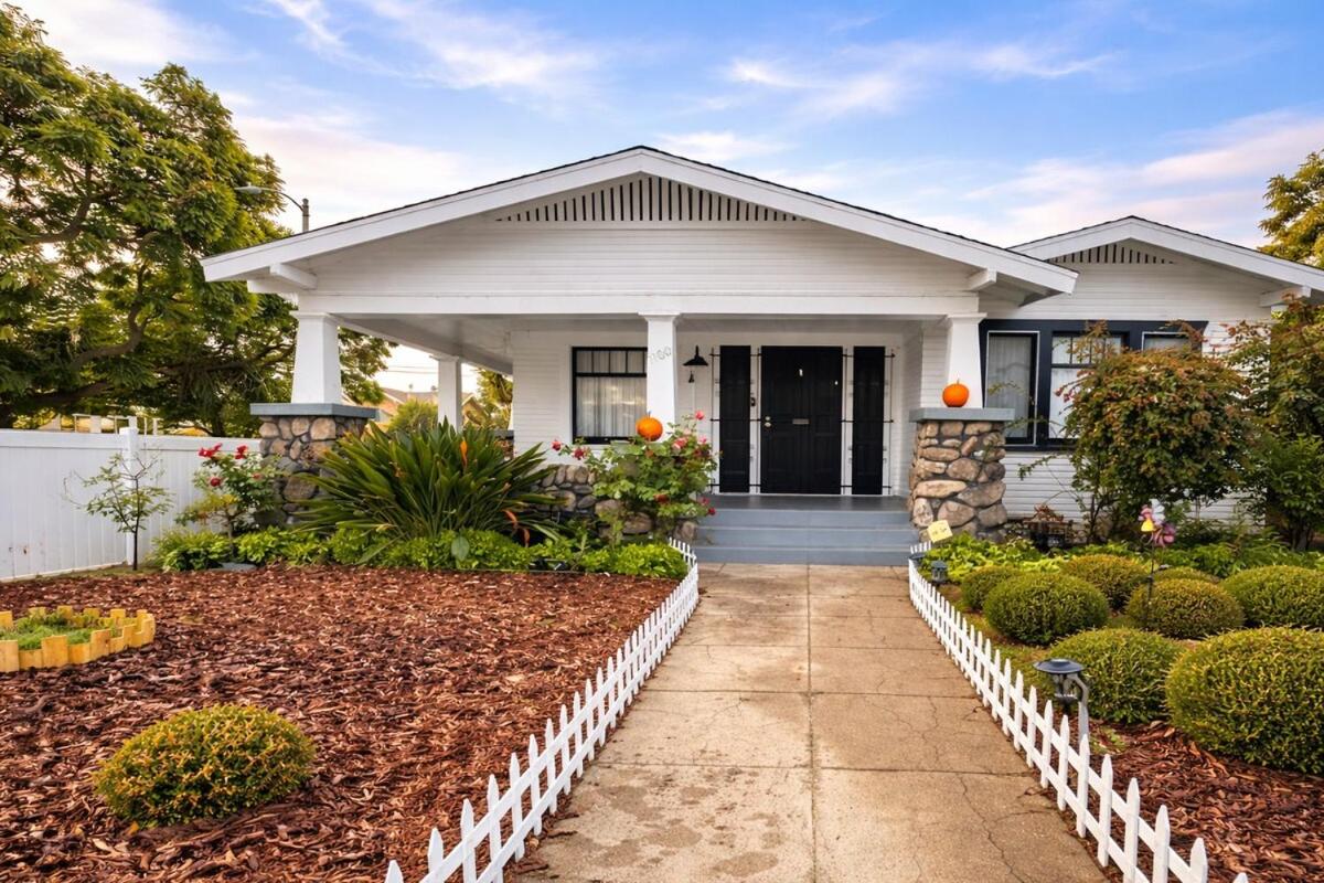 LOS ANGELES 6 BR HOME - Sleeps 8-10 - FREE PARKING -BBQ - B&B Los Ángeles