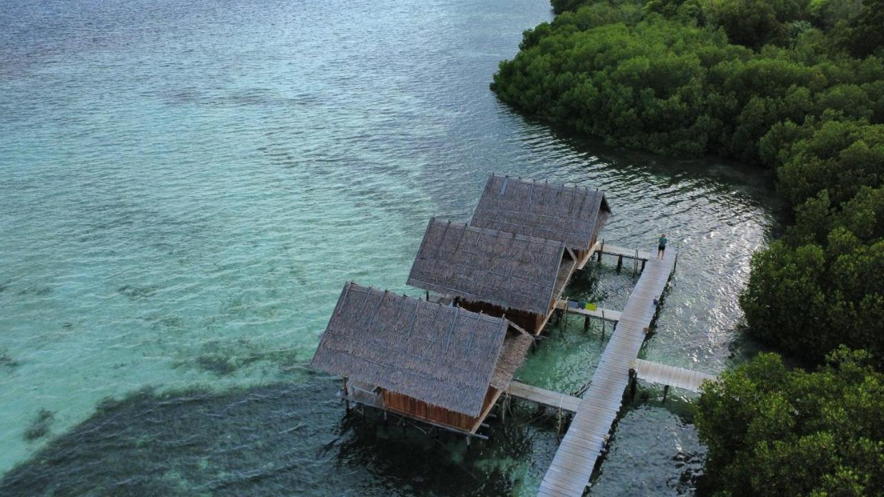 Mares Homestay-Raja Ampat - Bed and Breakfast Fuame