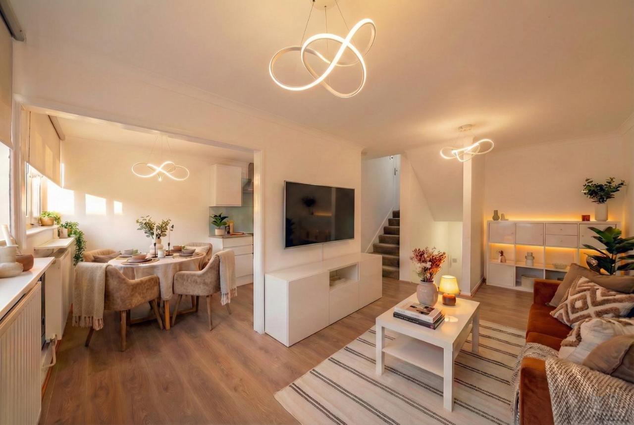 Convenient 2-Bed by Victoria Station and Sloane Square Station with balcony, Designer's Flat - B&B London