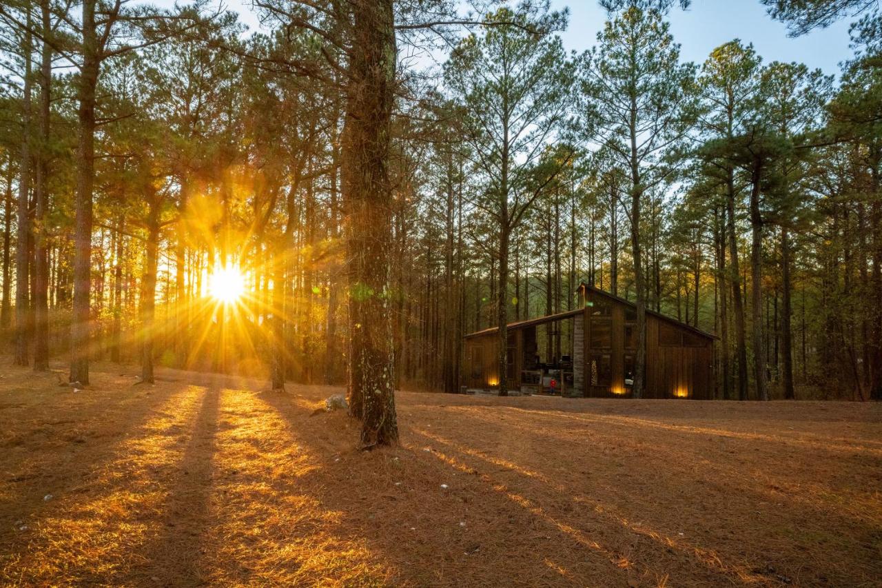Modern Cabin w Sauna, Hot Tub, Bocce & Arcade - B&B Broken Bow