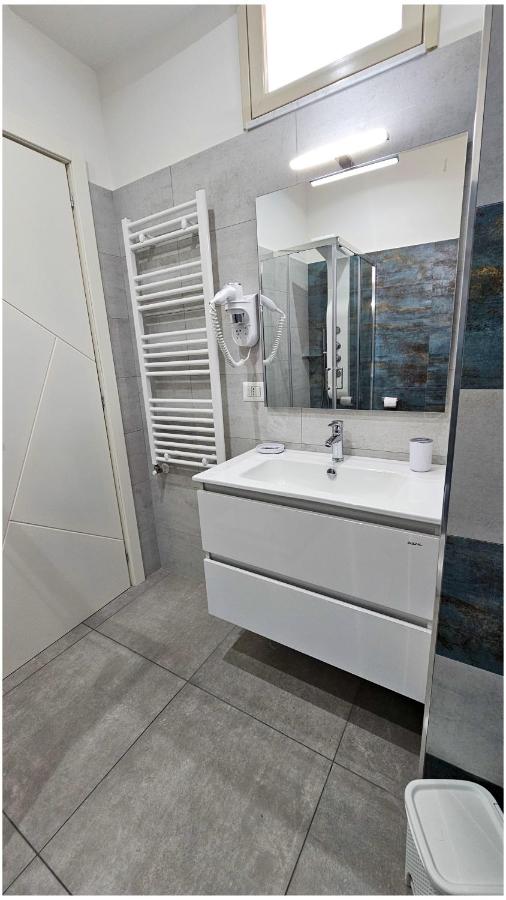 Richard Room & Apartment Policlinico - Ferienwohnung Messina