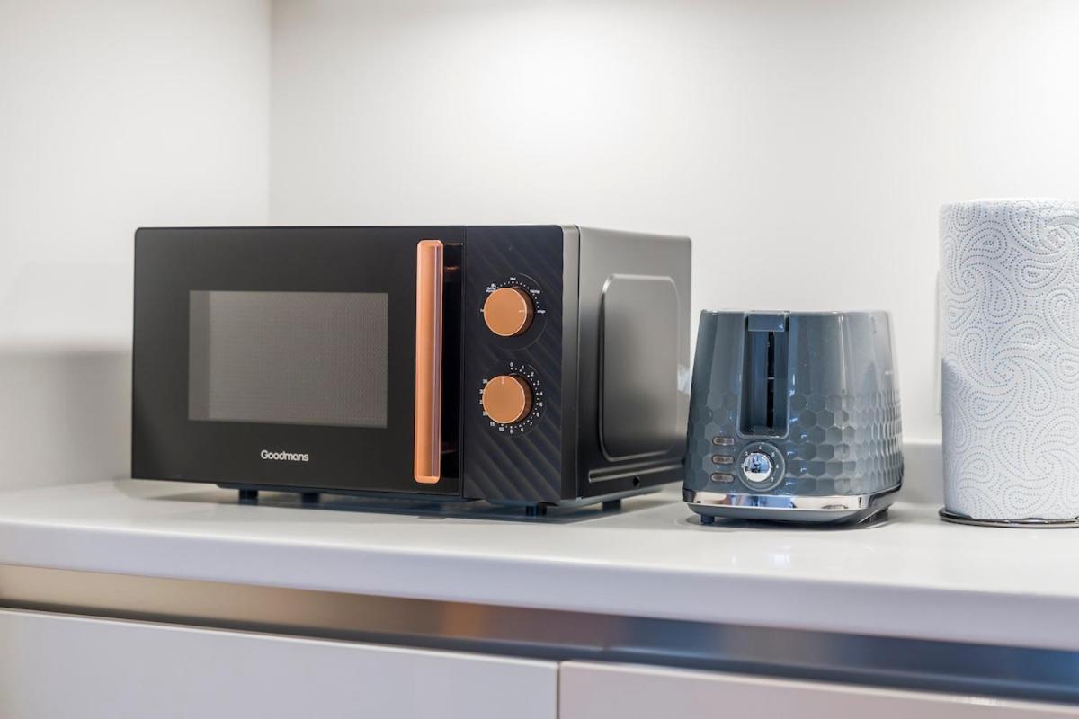 1BR Flat Sleeps 6 - 15 Mins to Central London - B&B London