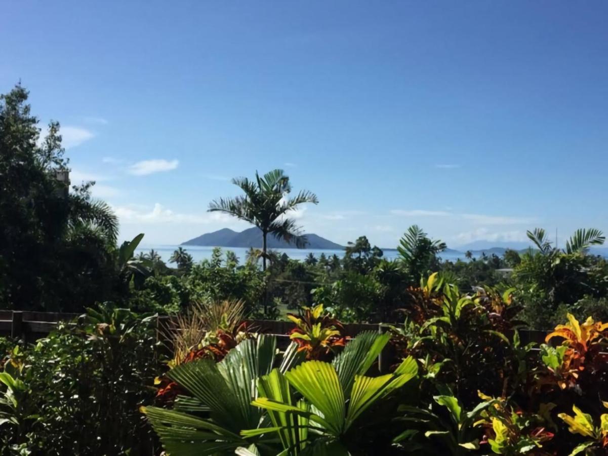 The Rise Dunk Island views and ocean breeze - B&B Mission Beach