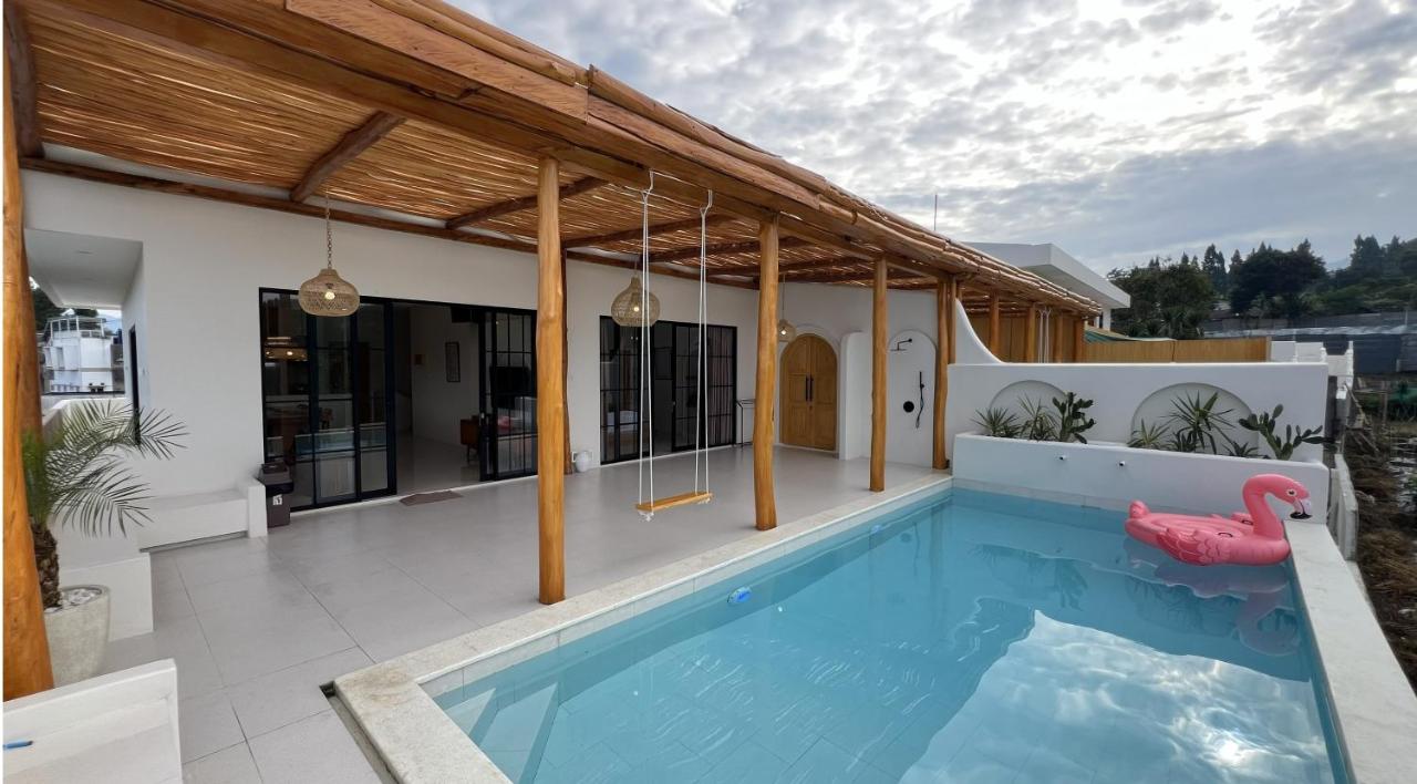 Villa Fortuna - MAHONI #Puncak Bogor - B&B Situ