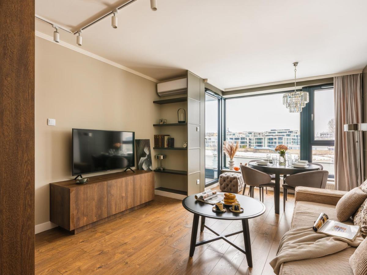 One-bedroom Apartment with Balcony and River view
