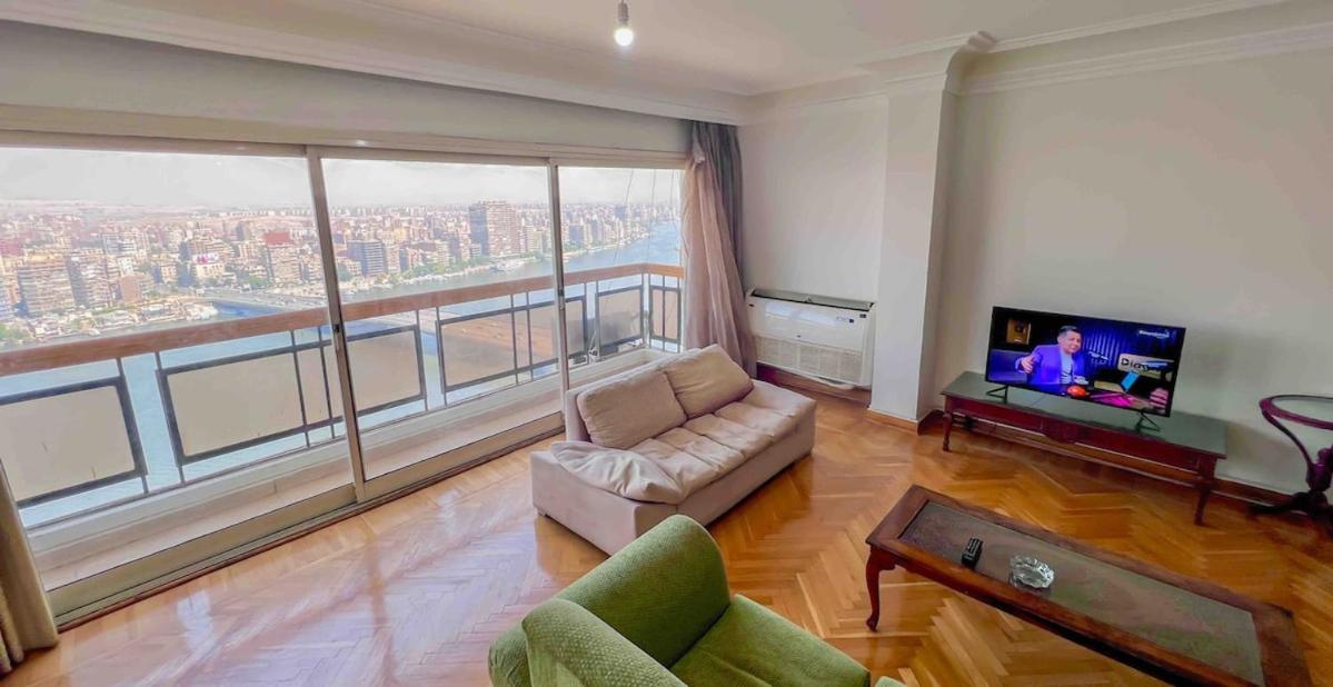 Amazing Nile & Pyramids View Apartment - Chambres d'hôtes Le Caire