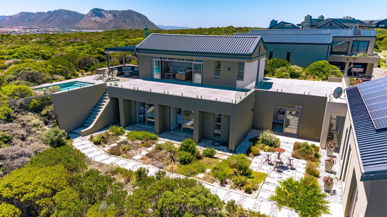 Solar-Powered Oceanview Retreat- 131 Cormorant - B&B Gansbaai