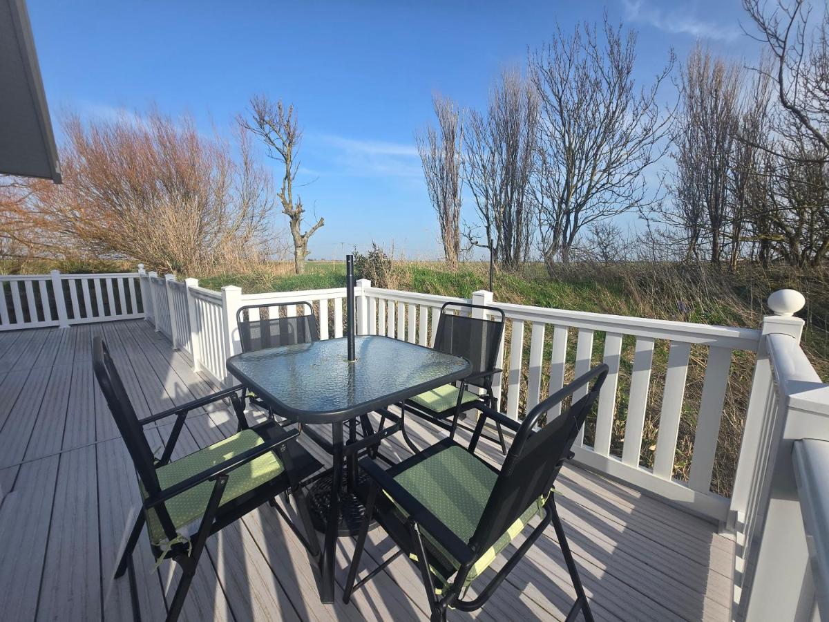 Spacious Luxury Lodge with Field Views - Chambres d’hôtes Camber