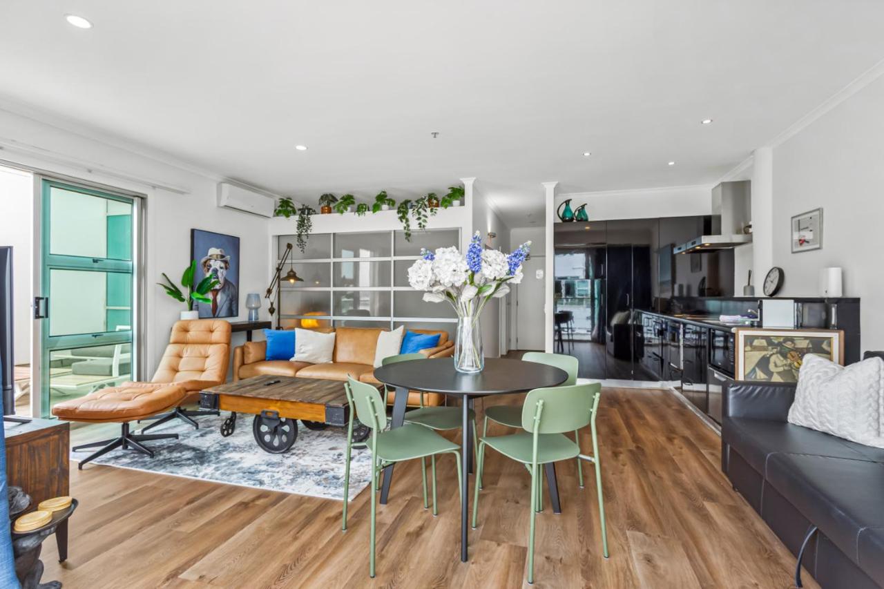 Sleek 1 Bedroom Wharf-Side Urban Retreat - B&B Auckland