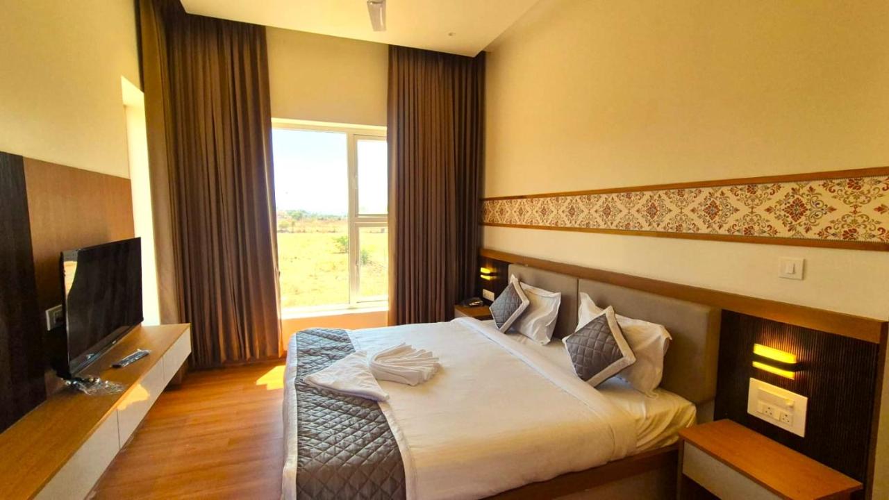 Antilia Inn - Bed and Breakfast Bādāmi