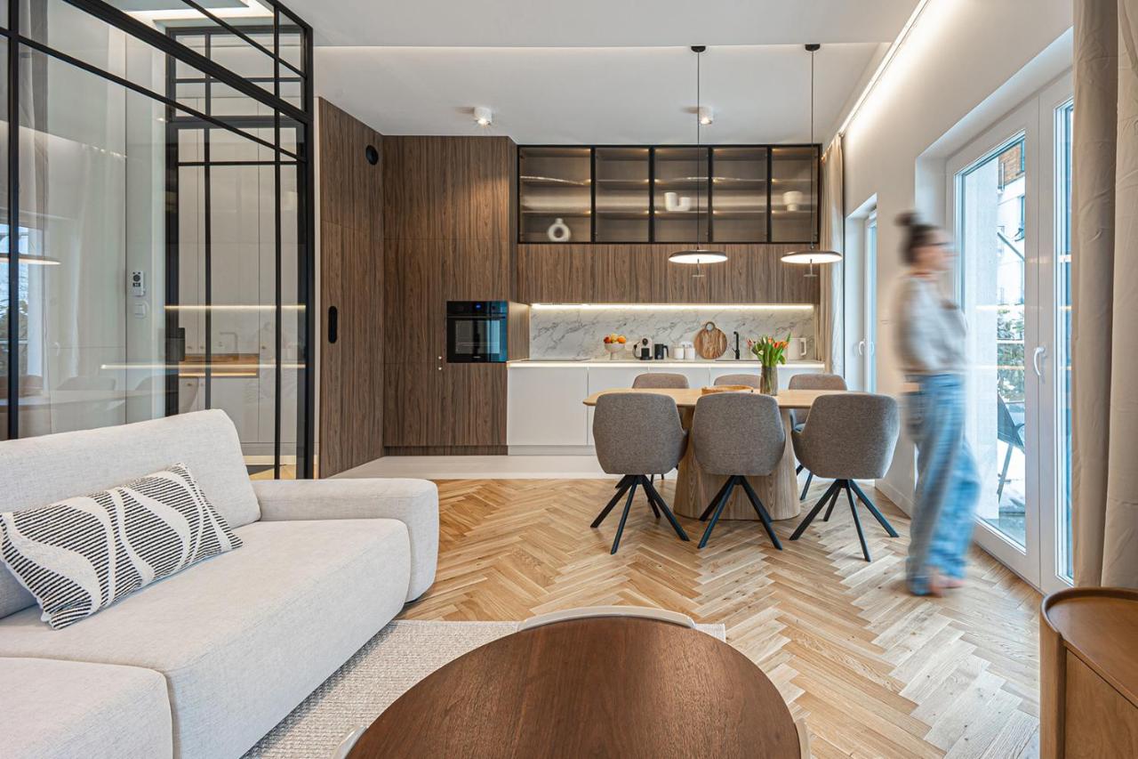 Porto Marina - widok na jezioro z każdego z 3 pokoi, lux, garaż, klima - Chambres d’hôtes Iława