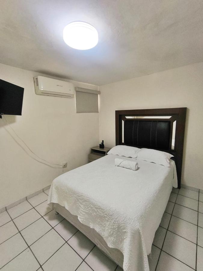 Casa céntrica con estacionamiento para 5 huéspedes - B&B Hermosillo