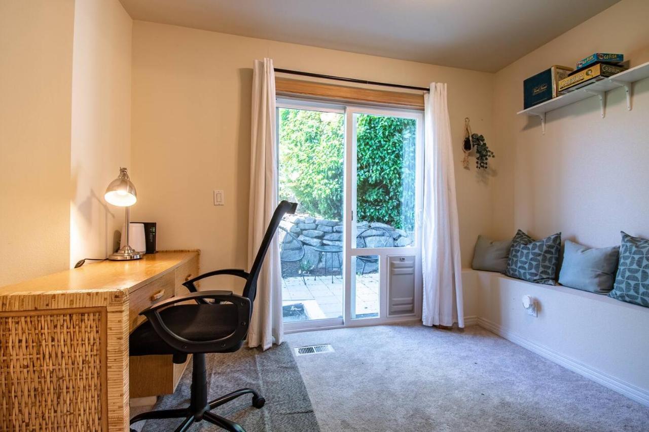 Spacious 4BR Home Near Stadiums - B&B Seattle