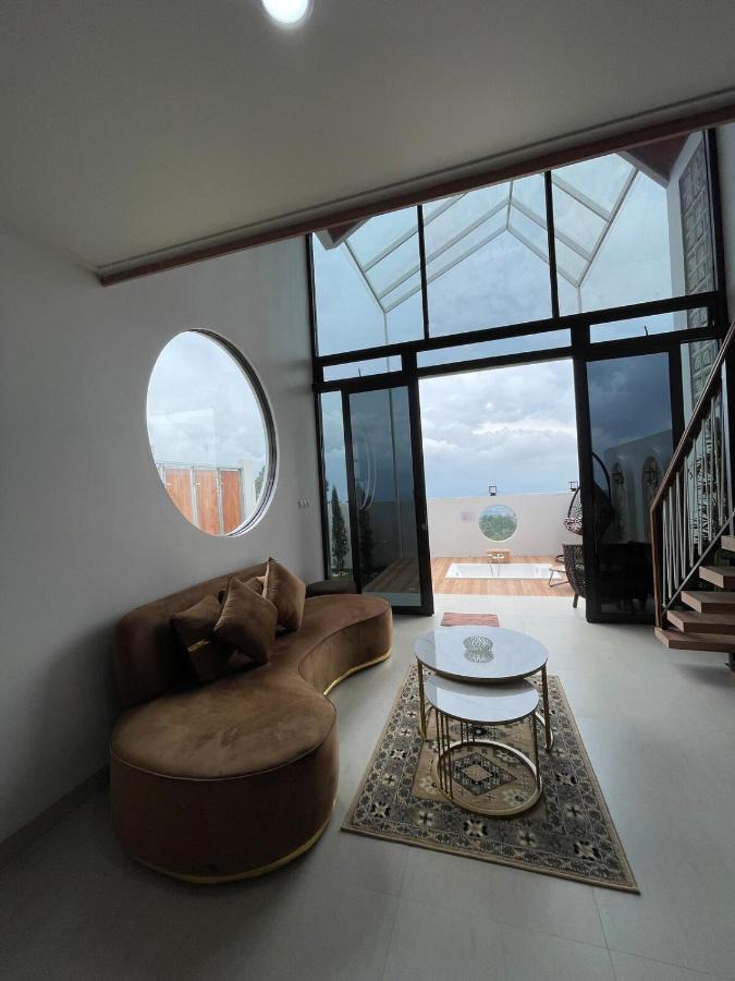 Villa with Jacuzzi, Damar Ningrum 4 - Bed and Breakfast Tutugan