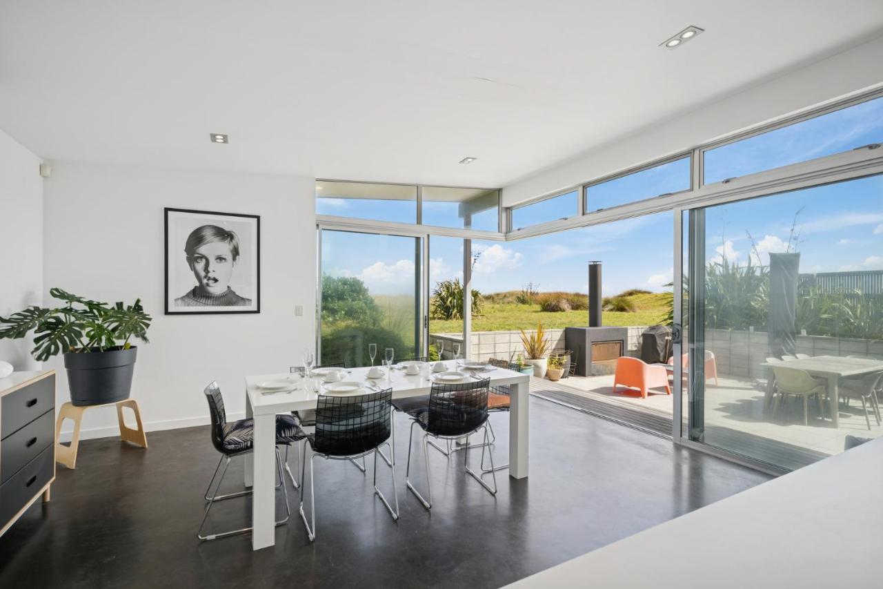 Peka Peka Beach House - Waikanae Holiday Home - Chambres d'hôtes Waikanae