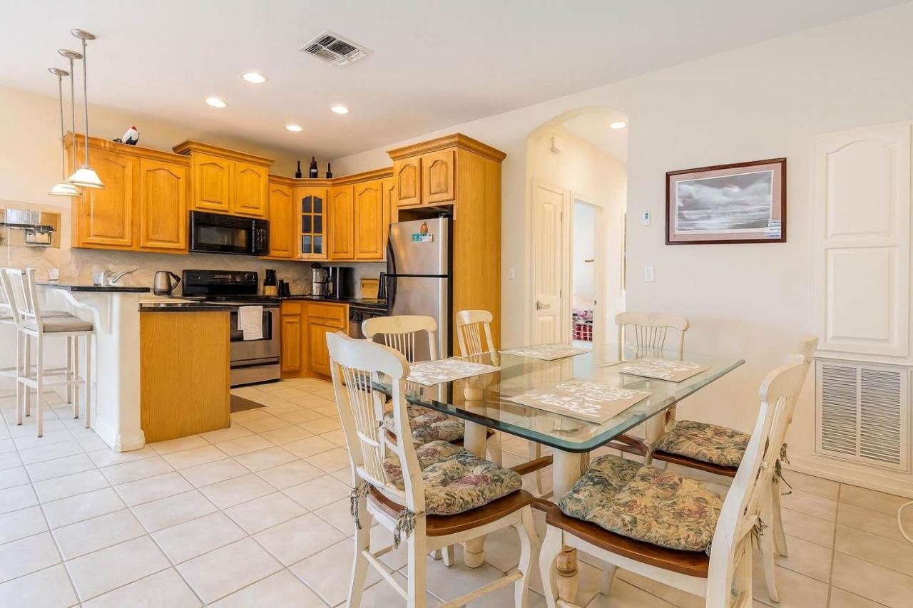 Super near Beach Cozy 4 plex Pool Sleep Many - B&B South Padre Island