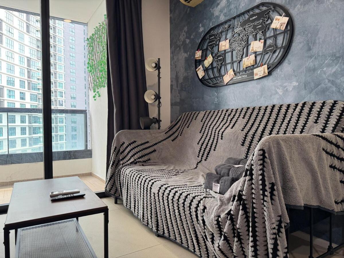Luxury 2BR Arcoris Mont Kiara 6 pax Netflix Spacious - B&B Kuala Lumpur