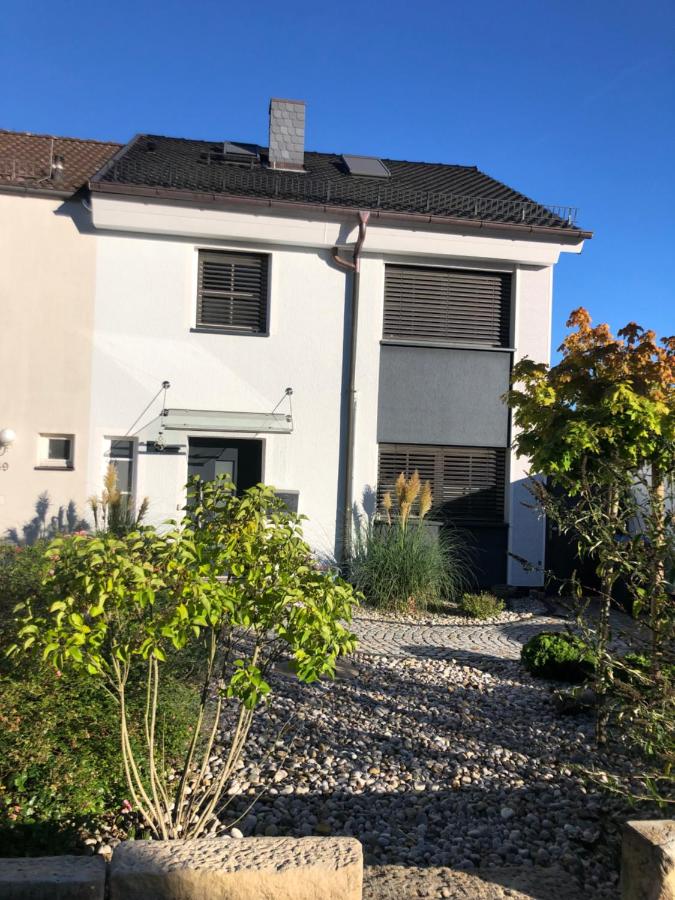 Festspiel Haus Bayreuth 2 Schlafzimmer modern mit gemütlichem Garten für 2-4 Pers, 1,5km zum Stadtzentrum - Chambres d'hôtes Bayreuth