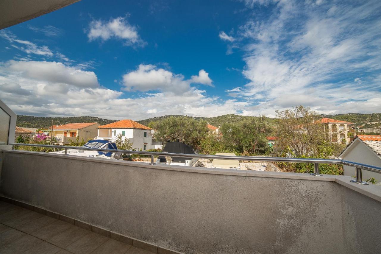 Deluxe One-Bedroom Apartment