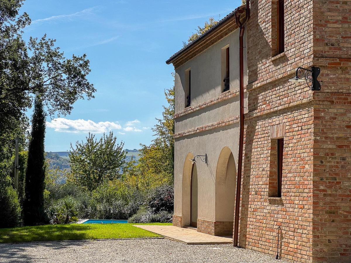 Villa in the Sibillini Mountains, Pool & Privacy by Host Hero - B&B Sant'Angelo in Pontano