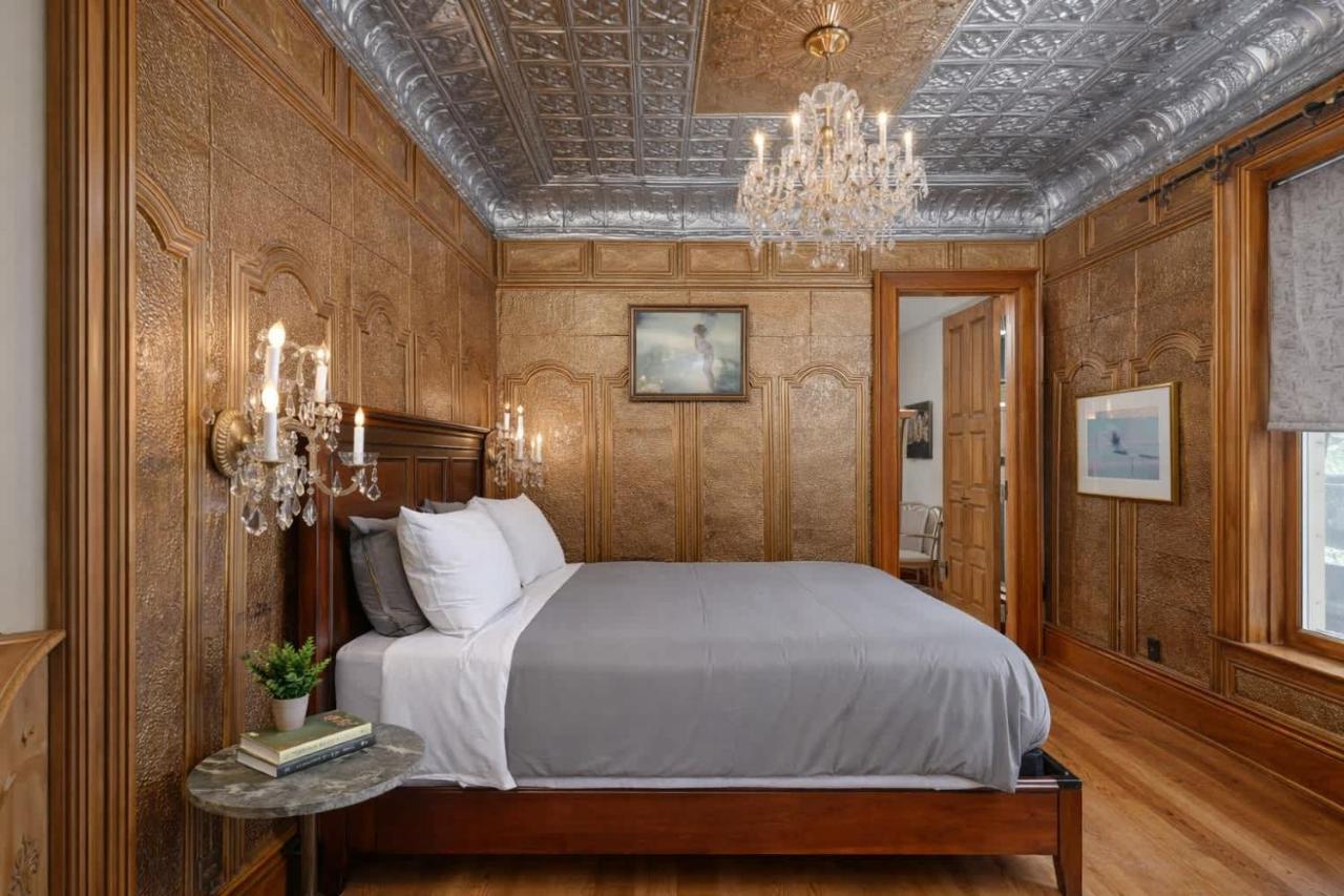 Dancing Moon Luxury Loft and Event Space - Sleeps 12 - B&B Oshkosh