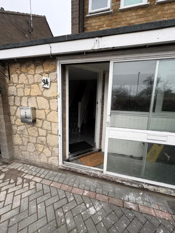 Luton Retreat - Modern 2 Bedroom Studio Near Town Centre, Station and Airport - B&B Luton