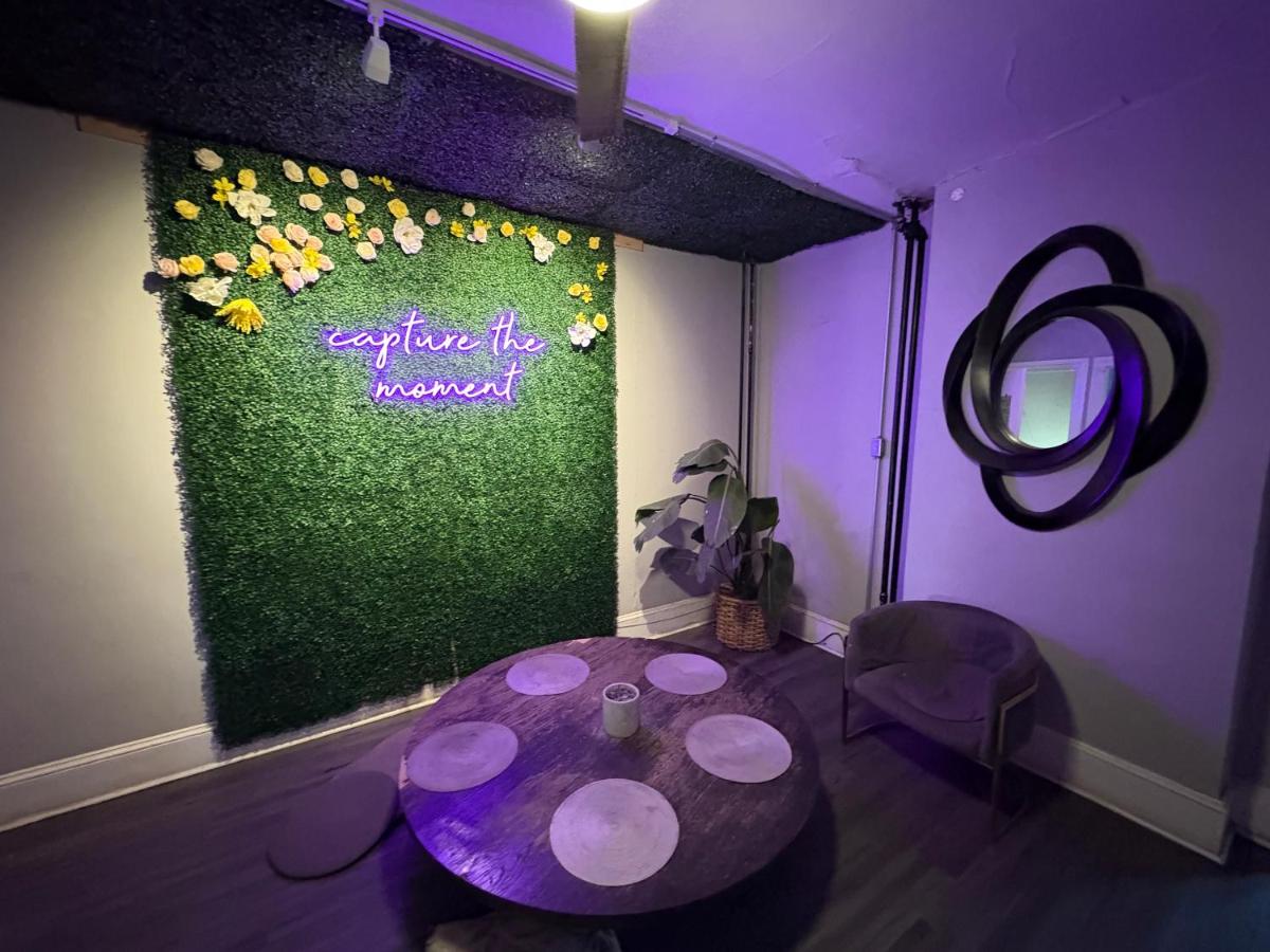 Philly Coed Dorm!! 15 Min Train to Center City!