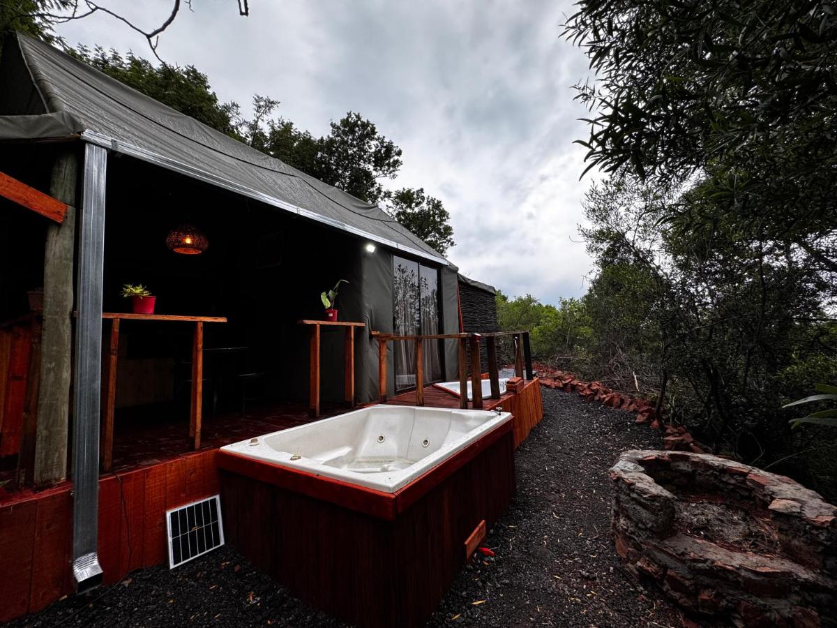Mountain Spa Lodge luxury tent resort - Bed and Breakfast Hartbeespoort