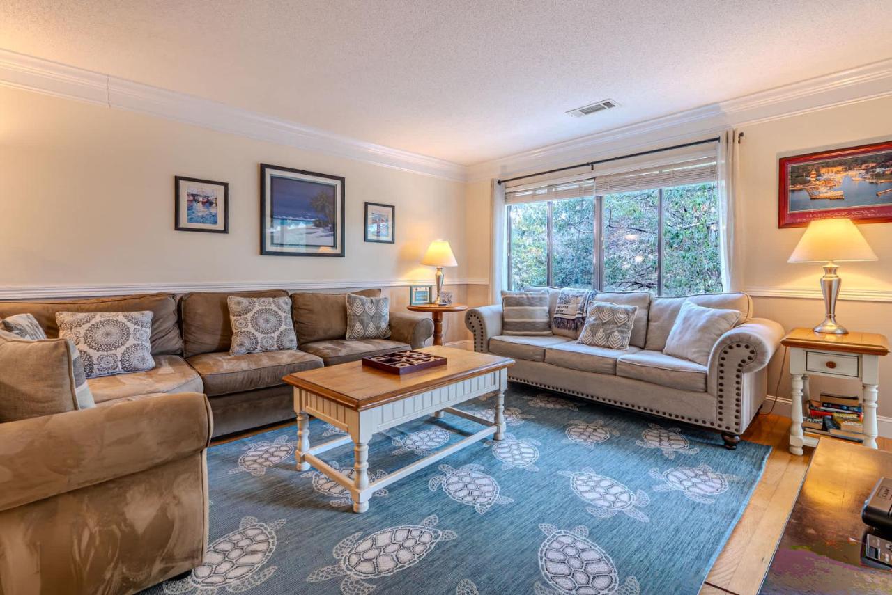 2BR Parkside Villa - Walk to Coligny - Bed and Breakfast Hilton Head