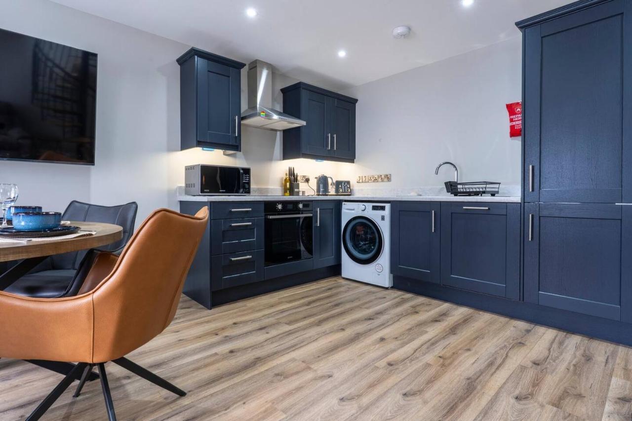 Portrush 3BR Skylight Suite | Walk to Beach & Food - Chambres d'hôtes Portrush