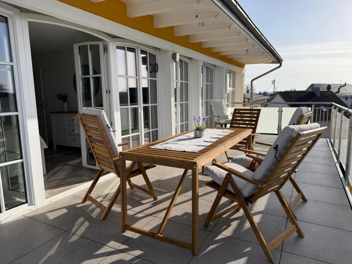 Esmeralda Penthouse - 3Schlafzimmer - 30m2 Terrasse Panorama- Fernblick & Alpenblick - B&B Ebersbach-Musbach