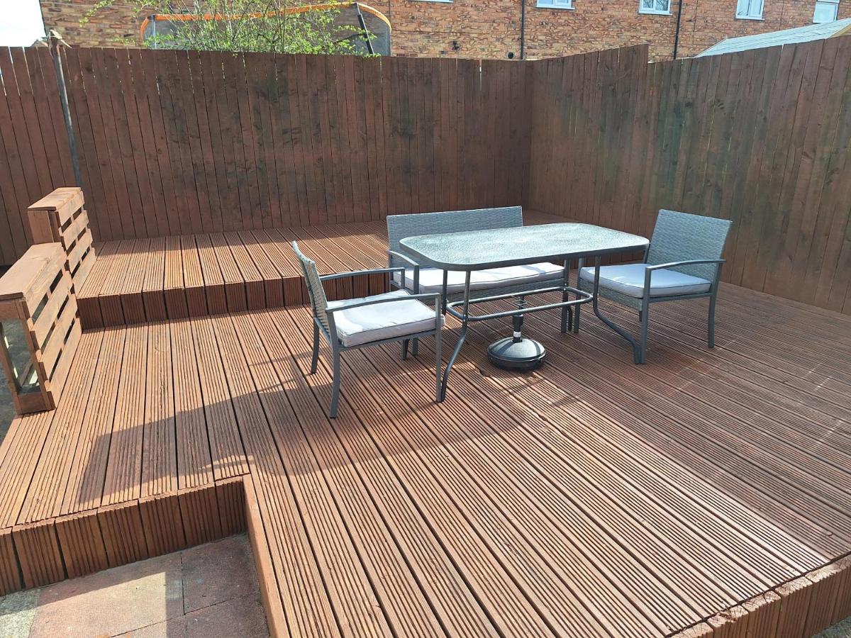 Fieldside House Beautiful Sleeps 6 House with Decked Garden - B&B Scarborough