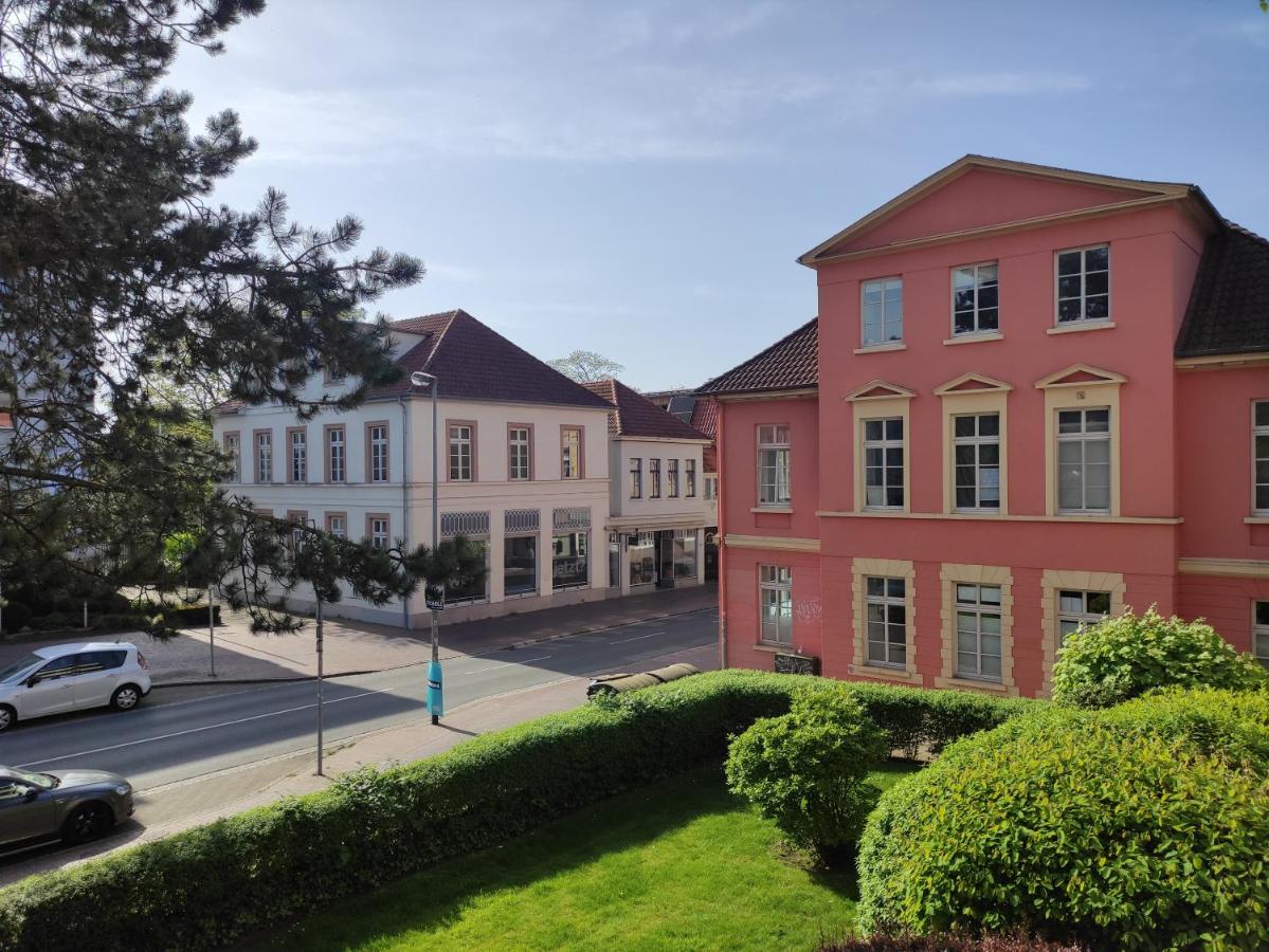 Ferienwohnung mit Workspace, Parkplatz und Aufzug mitten in Oldenburg - Chambres d’hôtes Oldenbourg