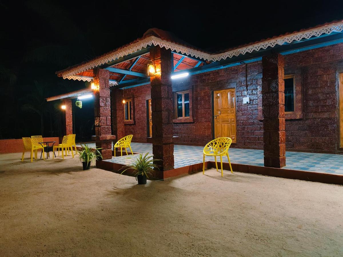 Varsha farm house - B&B Guhāgar