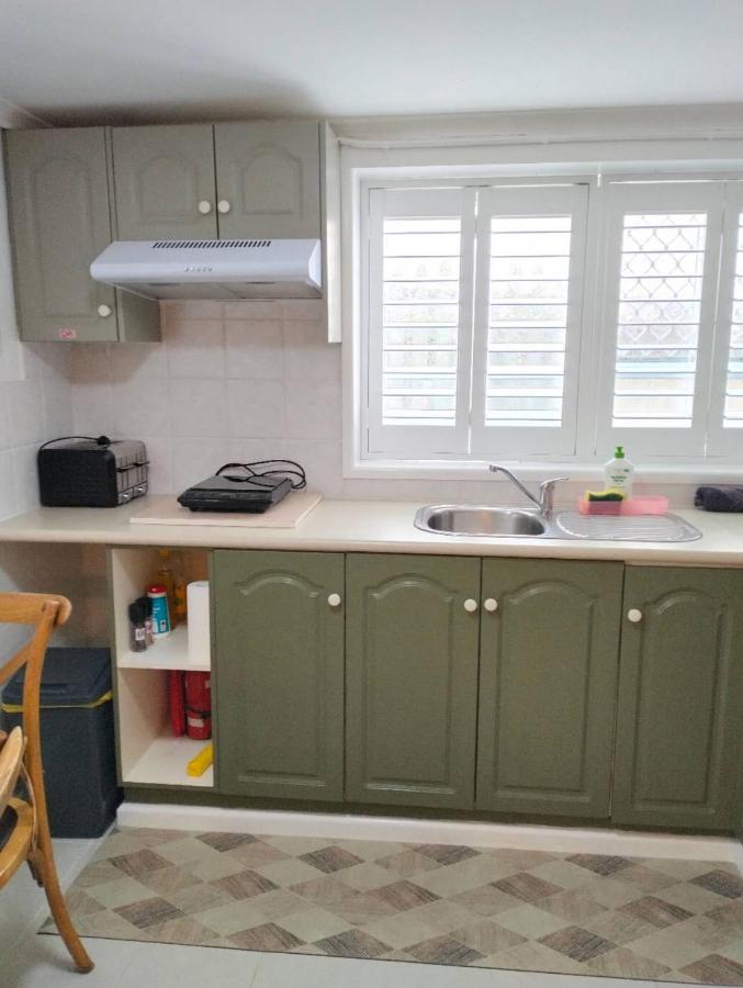 Guest suite-2 beds,private entry, bathroom & laundry - Chambres d’hôtes Wollongong