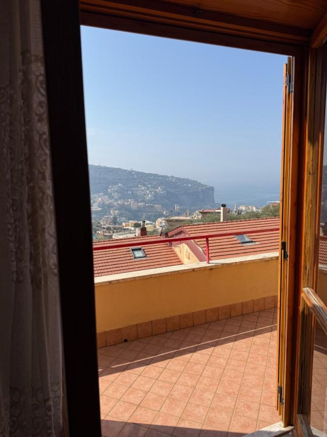 Villa Marcella-villetta con giardino - B&B Vico Equense