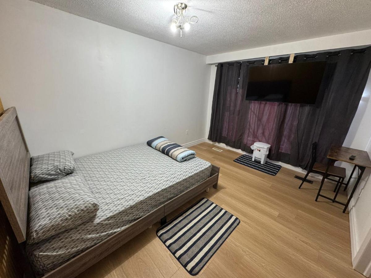 Private Room Near Airport D15 - B&B Mississauga