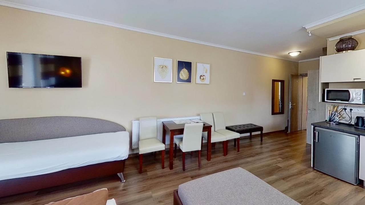 Studio with Balcony and Air Conditioning