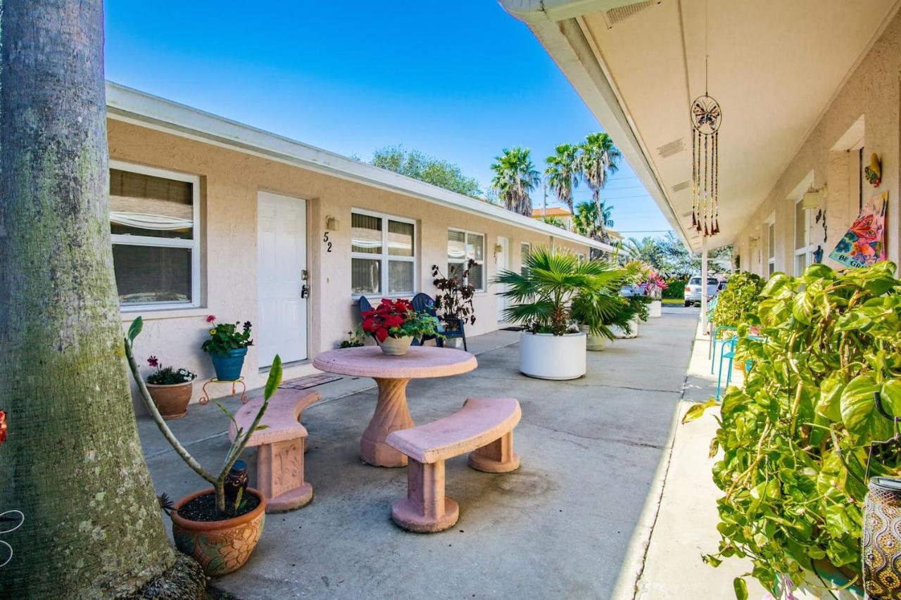 Steps to Beach | Laid‑Back Small-Town Coastal Feel - B&B Clearwater Beach