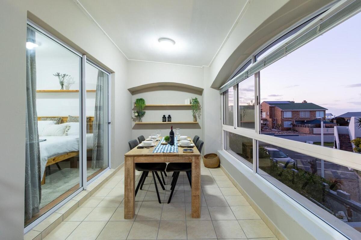 Yzer Drift Beach Escape 2 Bedroom 2 Bathroom Apartment - Chambres d’hôtes Yzerfontein