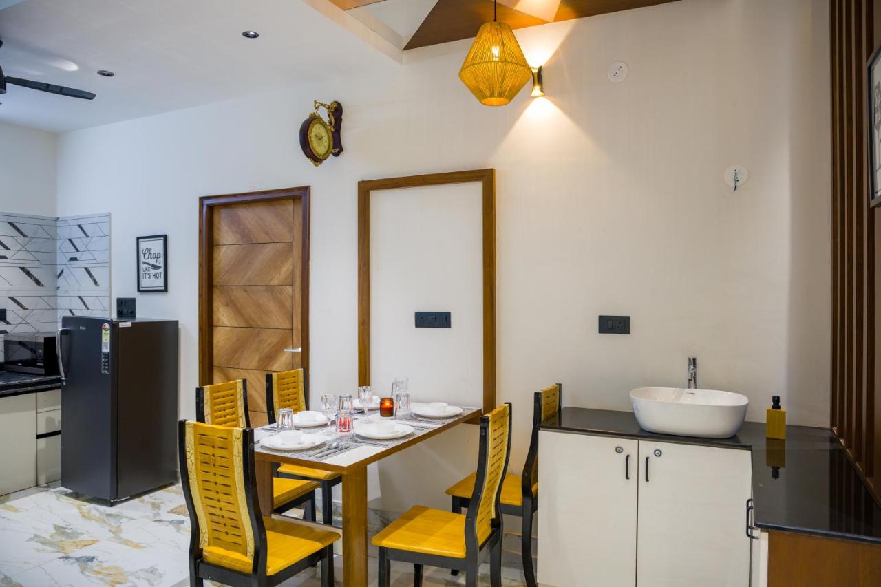 ELIVAAS Palazao, Stunning Getaway With Pvt Pool, Garden and Gazebo - Chambres d'hôtes Bedla