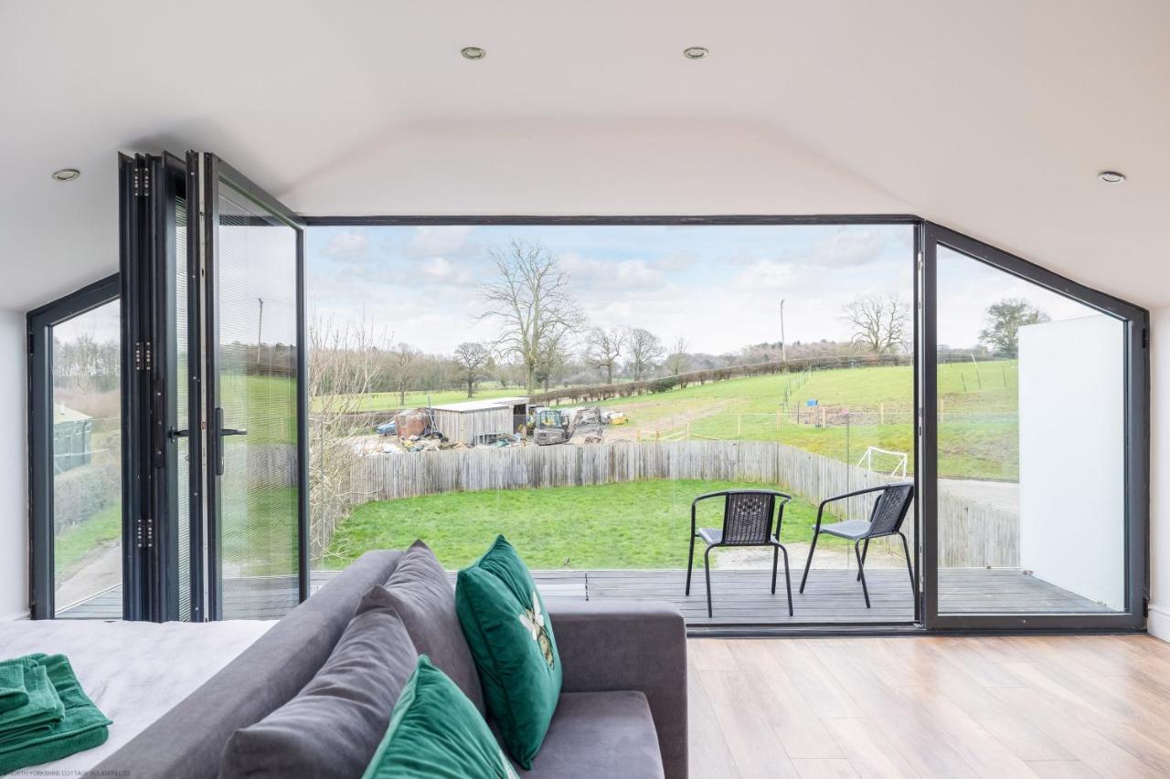 Jenny's Barn - Sleeping 9, Dog friendly - Bed and Breakfast Staveley